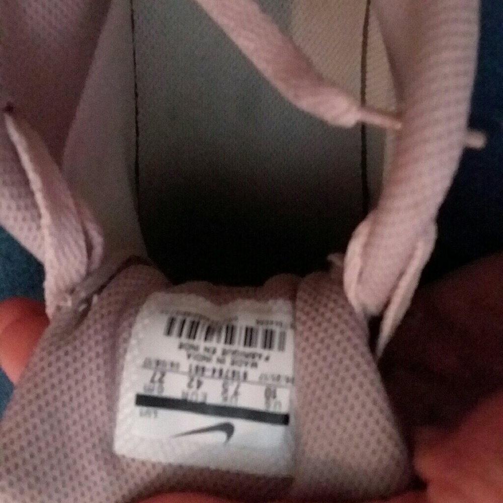 Nike shoes - Picture 2 of 4